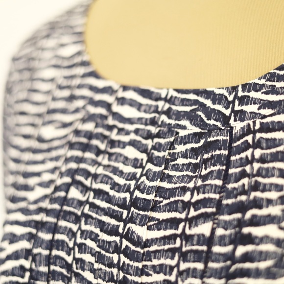 {Vineyard Vines} Patterned Blouse - Picture 5 of 6